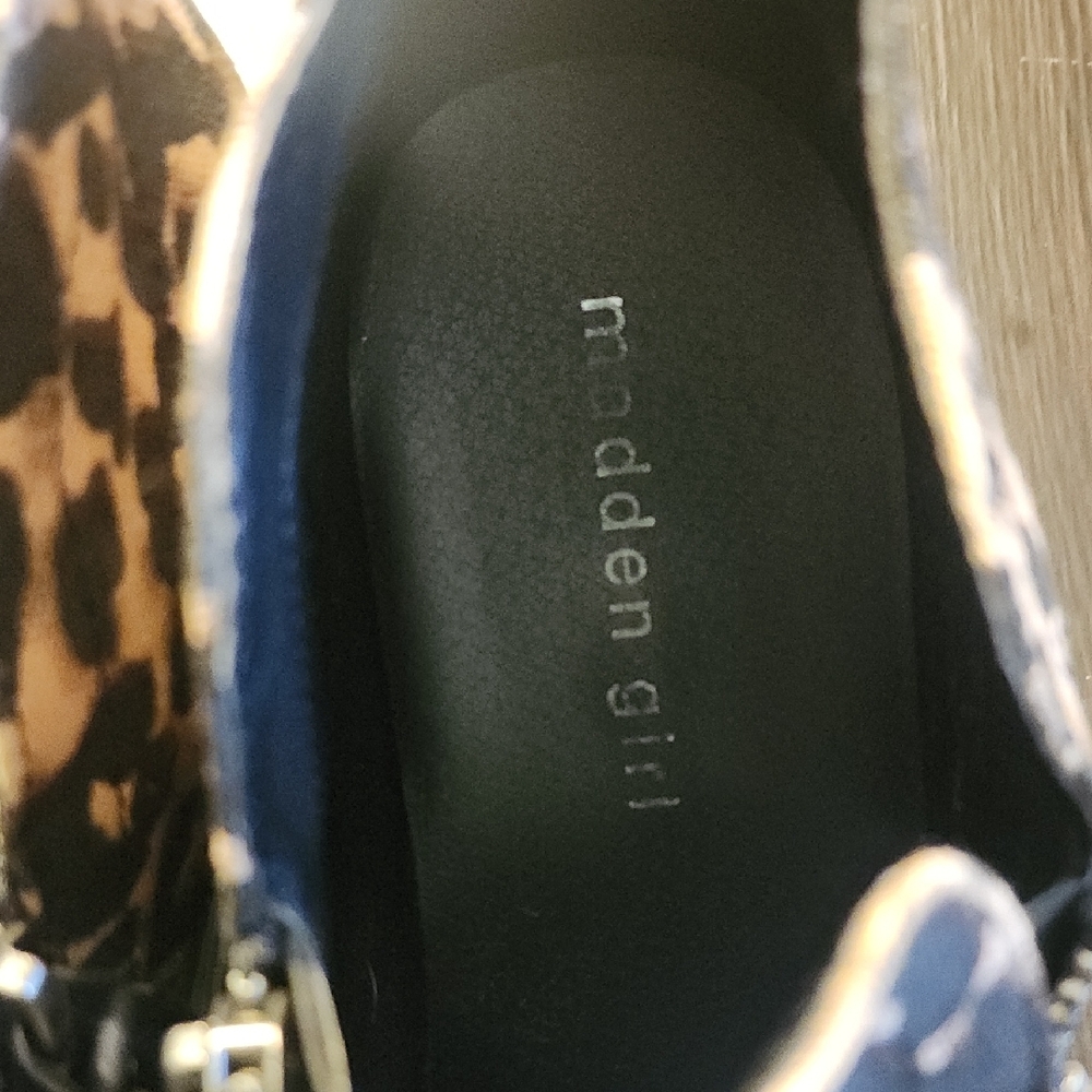 l Leopard Print High-Top Sneakers - Picture 8 of 9